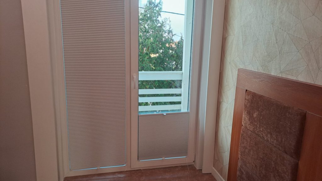 Niewielki remont i leprze wczasy nad morzem 3 roleta zaciemniajaca na oknie